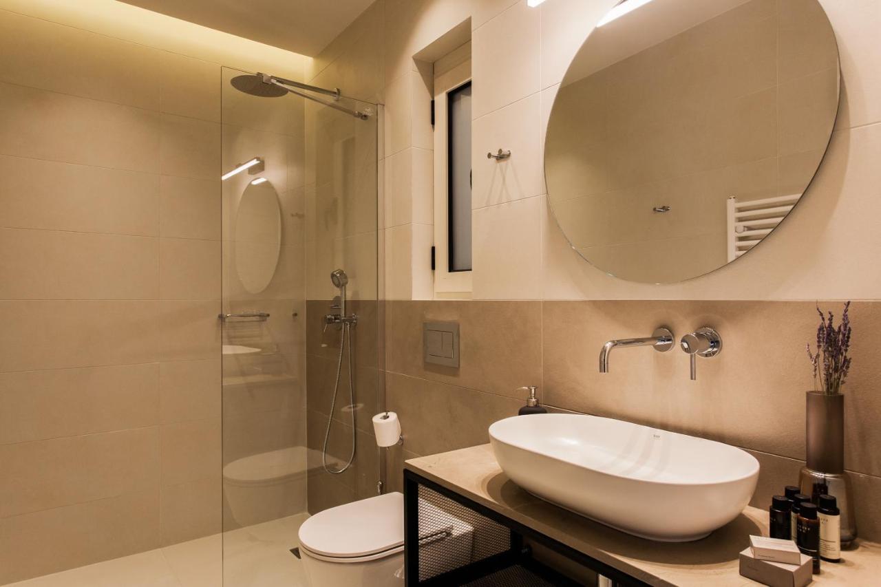 Marvelous 2br With Balcony By Upstreet Διαμέρισμα