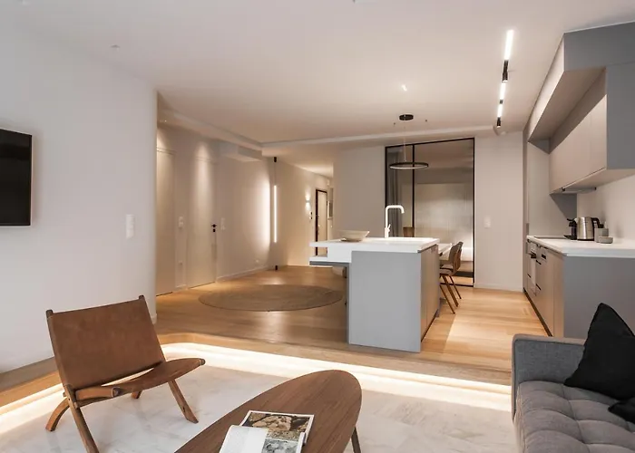 Marvelous 2Br Apartments With Balcony By Upstreet