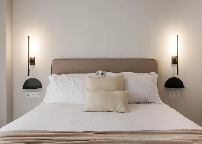 Marvelous 2Br Apartments With Balcony By Upstreet